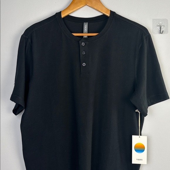 NEW Men’s Vuori Ever Performance Henley Black Large Active T-Shirt Buttery Soft - Picture 4 of 16